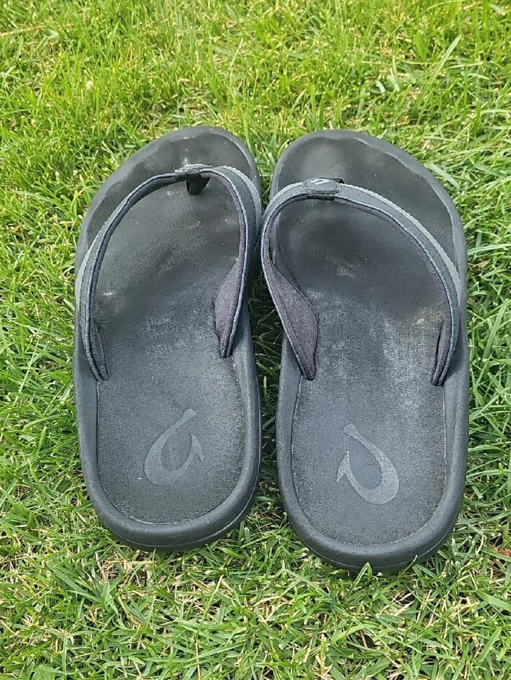 OluKai Black and Gray Men's Flip-Flops Size 12 L19